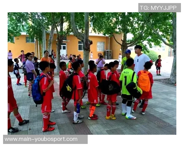 足球庆贺盛典欢聚一堂共同见证荣耀时刻与激情瞬间